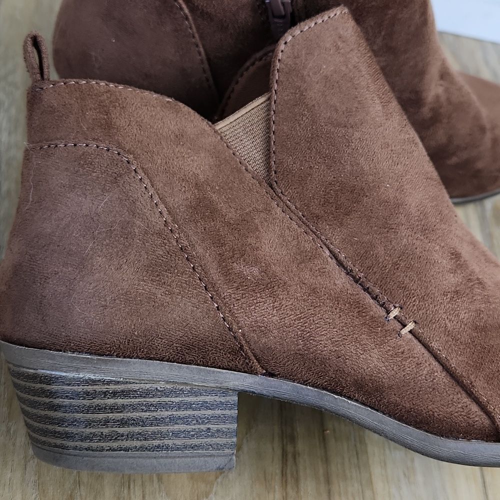 ☔️💛Arizona Jean Co Brown Gale Memory Foam Ankle Booties Size 8W - Picture 8 of 12